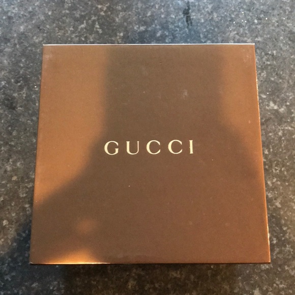 Women’s Gucci Mother of Pearl w/Diamonds Watch - Picture 7 of 7